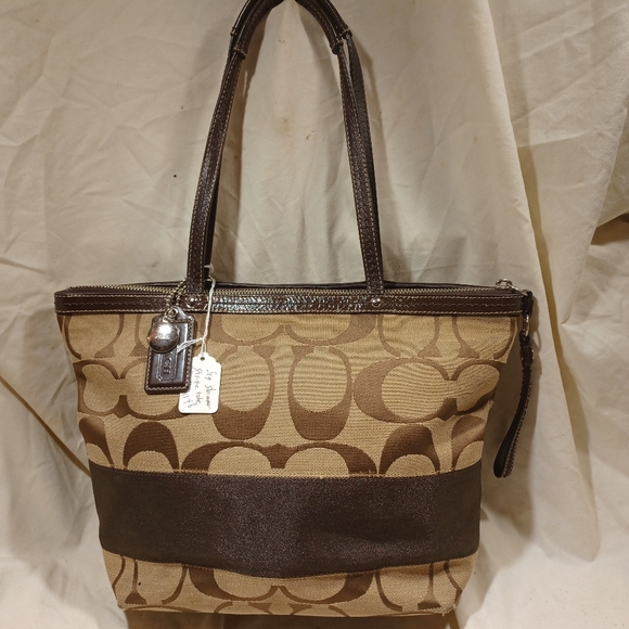Coach tote - Picture 6 of 9